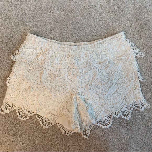 Jolt Pants - JOLT Cream lace crocheted scallop edge shorts Sz M